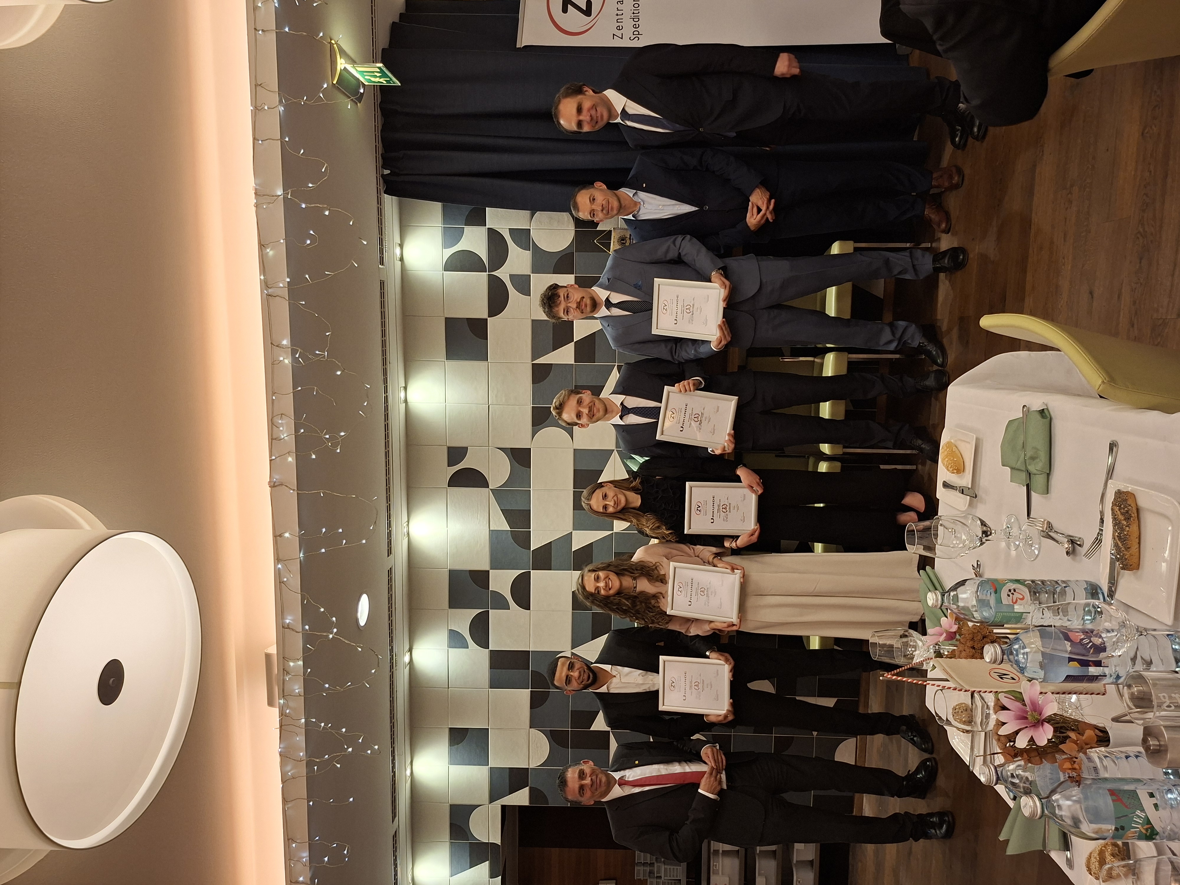 Intelligente Lösungen für Lieferketten, Fachkräfteentwicklung, Mehrwegver-packungen: Young Logistics Award 2025 zeigt Weg in die Zukunft